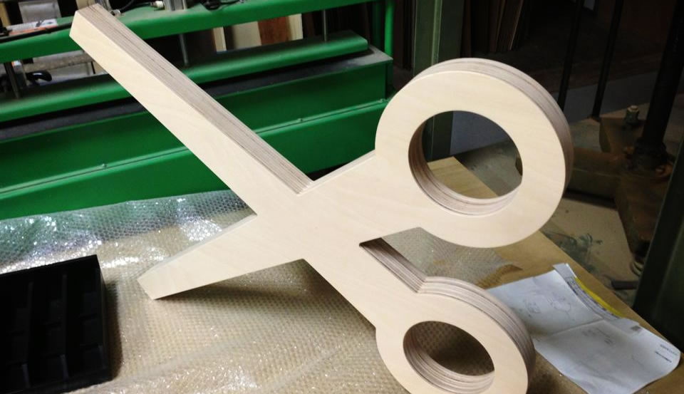 木製看板 NC(CNC)加工機を用いR加工