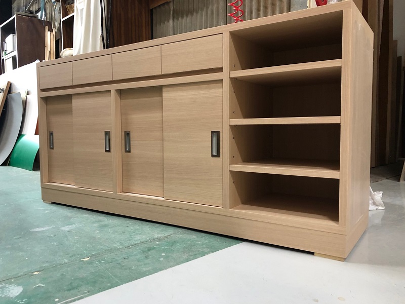 店舗什器　オーダー家具　引戸収納